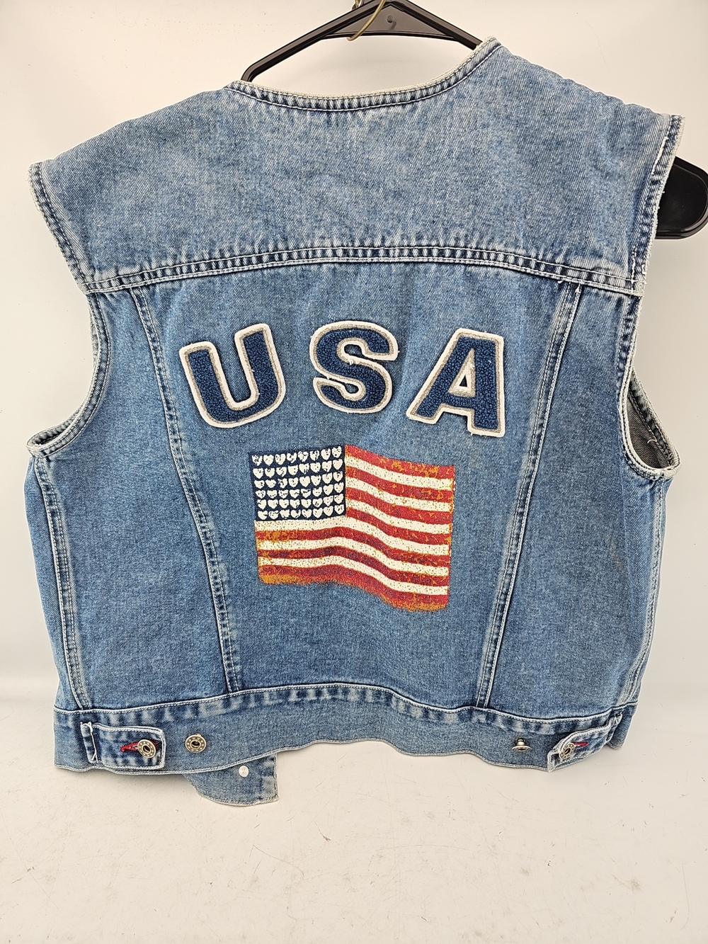 Vintage-Inspired Sleeveless Jean Jacket - Light Blue Denim - Picture 2 of 7